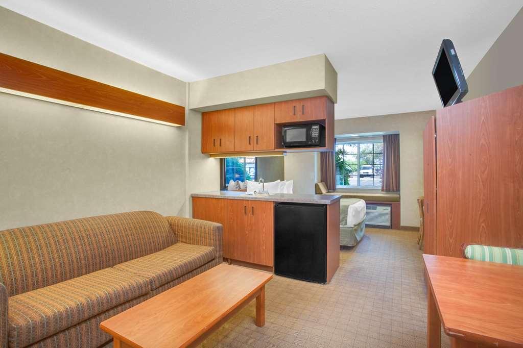 Microtel Inn & Suites Springville Room photo